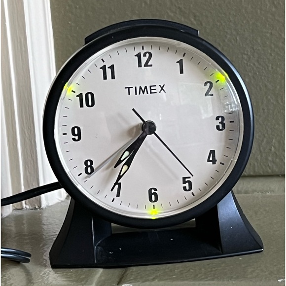 Vintage Timex Alarm Clock - Picture 3 of 5